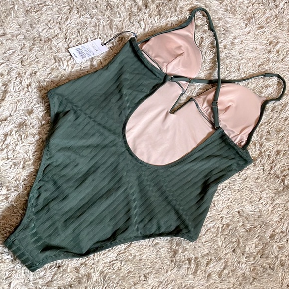 NWT Shade & Shore Women’s Swim Suit - Picture 6 of 6